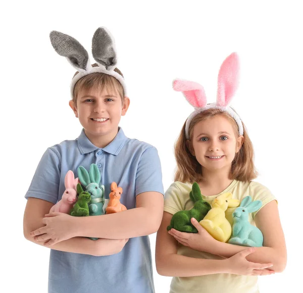 Kleine Kinder Hasenohren Mit Osterhasen Auf Weißem Hintergrund — Stockfoto