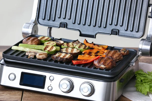 Modern Electric Grill Tasty Vegetables Table Kitchen — Stock Photo, Image