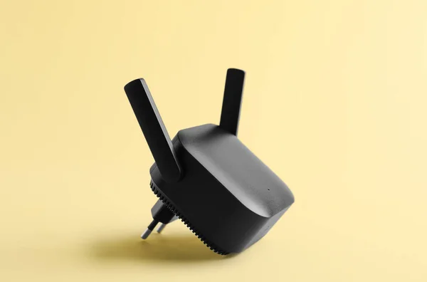 Black Wifi Repeater Beige Background — Stock Photo, Image