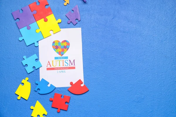 자폐증 인식의 카드푸른 배경에 — 스톡 사진