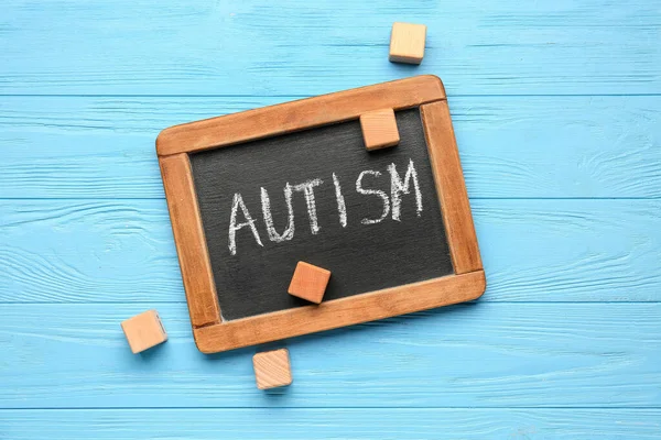 Chalkboard Szó Autism Kockák Kék Háttér — Stock Fotó