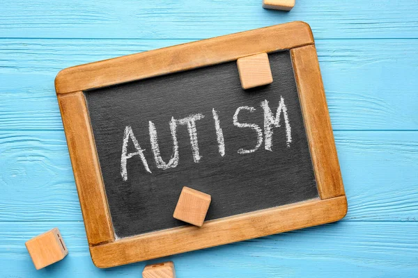 Chalkboard Szó Autism Kockák Kék Háttér — Stock Fotó