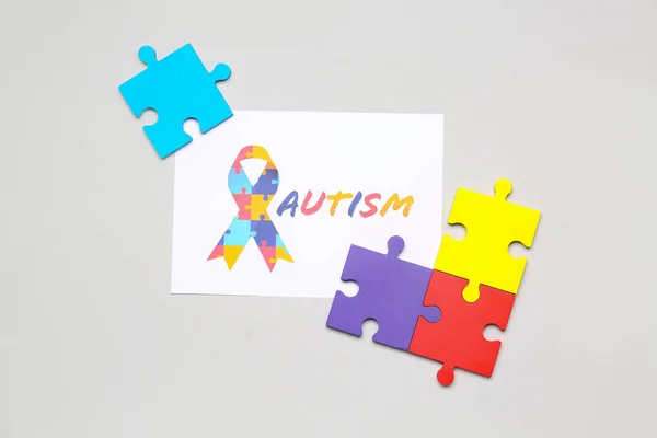 Paper Word Autism Puzzle Pieces Grey Background — Stock Photo, Image