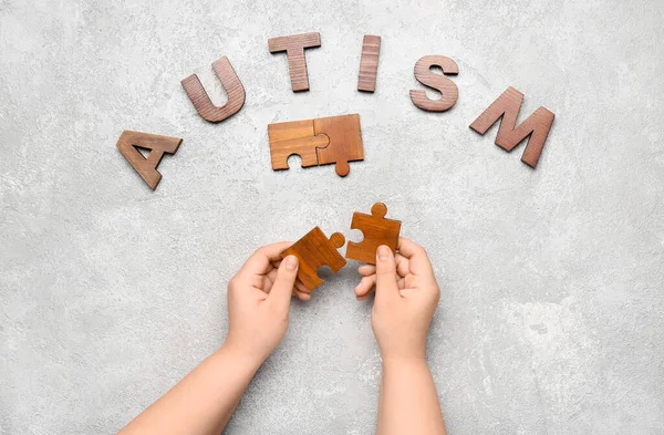 Word Autism Gyermek Puzzle Darab Grunge Háttér — Stock Fotó