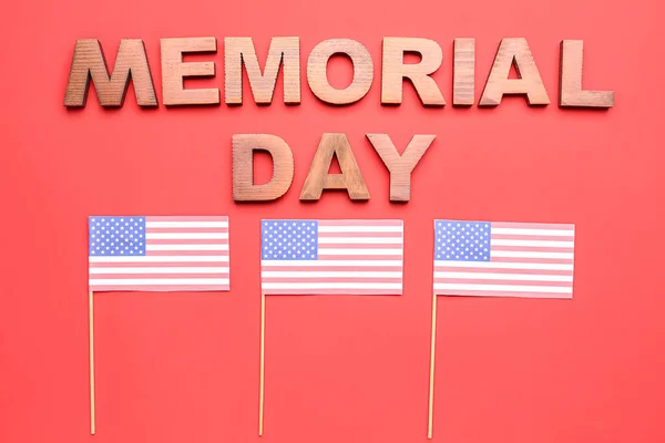 Texte Journée Mémoriale Drapeaux Américains Sur Fond Rouge — Photo
