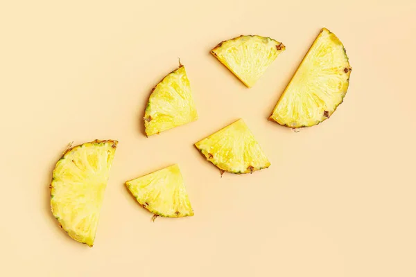 Slices Fresh Ripe Pineapple Beige Background — Stock Photo, Image