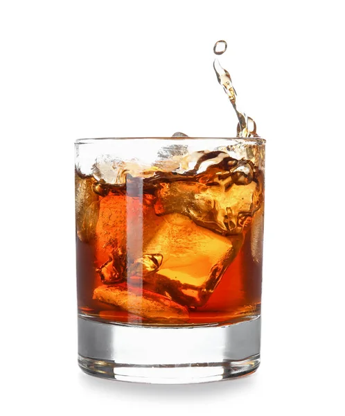 Glas Koude Rum Met Spetters Witte Achtergrond — Stockfoto