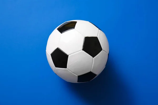 Футбольный Мяч Синем Фоне — стоковое фото