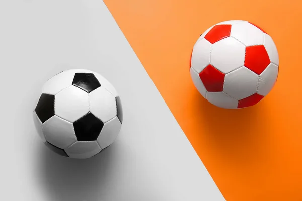 Футбольные Мячи Цветном Фоне — стоковое фото
