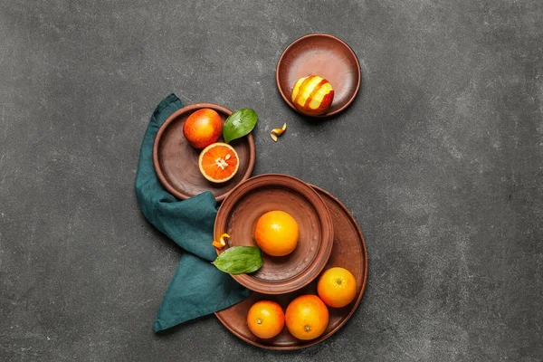 Πιάτα Νόστιμα Πορτοκάλια Αίματος Σκούρο Φόντο — Φωτογραφία Αρχείου