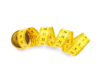 Sarı mezura beyaz arkaplanda izole edildi