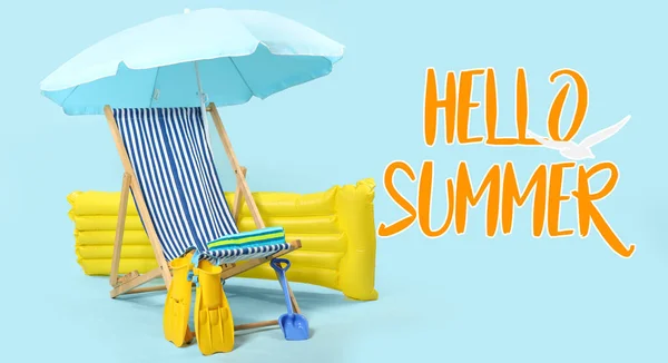 Banner Med Text Hello Summer Strand Stol Paraply Uppblåsbar Madrass — Stockfoto