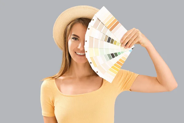 Beautiful Woman Paint Color Palettes Grey Background — Stock Photo, Image