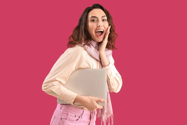 Surprised Young Woman Scarf Laptop Pink Background — Stock Photo, Image