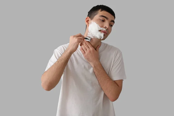 Young Man Shaving Light Background — Stock Photo, Image