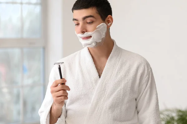 Young Man Shaving Bathroom — Stock Photo, Image