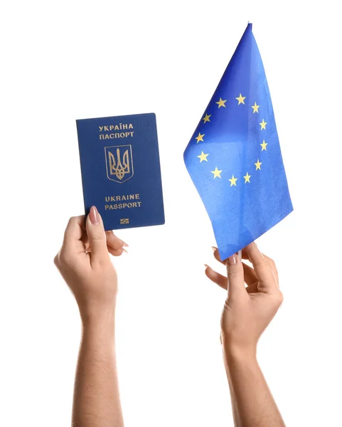 Γυναίκα Ουκρανικό Διαβατήριο Και Σημαία Της Ευρωπαϊκής Ένωσης Λευκό Φόντο — Φωτογραφία Αρχείου