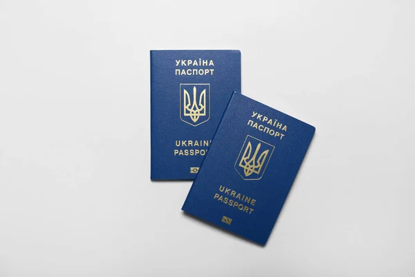 Passaportes Ucranianos Fundo Claro — Fotografia de Stock