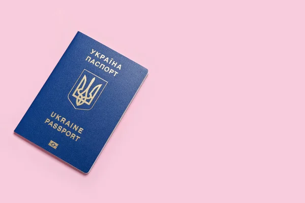 Passaporte Ucraniano Sobre Fundo Rosa — Fotografia de Stock