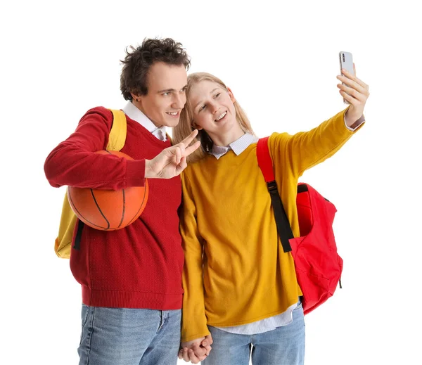 Εφηβικό Ζευγάρι Που Παίρνει Selfie Λευκό Φόντο — Φωτογραφία Αρχείου