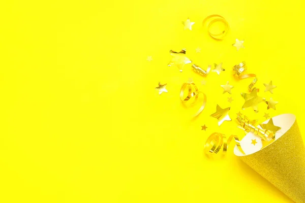 Composición Con Sombrero Fiesta Estrellas Sobre Fondo Amarillo — Foto de Stock
