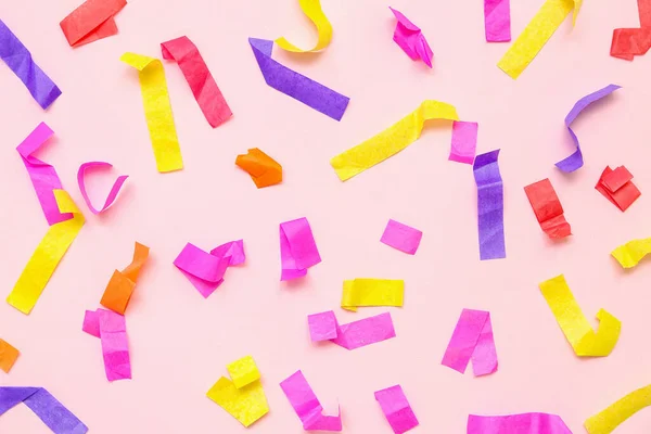 Confete Colorido Sobre Fundo Rosa — Fotografia de Stock