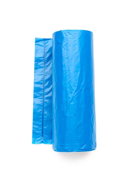 白い背景に隔離されたゴミ袋の青いロール — ストック写真