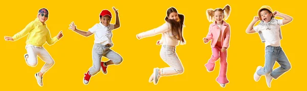 Conjunto Niños Saltando Sobre Fondo Amarillo —  Fotos de Stock