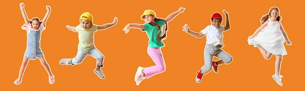 Grupp Hoppande Små Barn Orange Bakgrund — Stockfoto