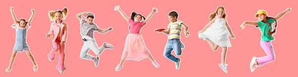 Grupp Hoppande Små Barn Rosa Bakgrund — Stockfoto