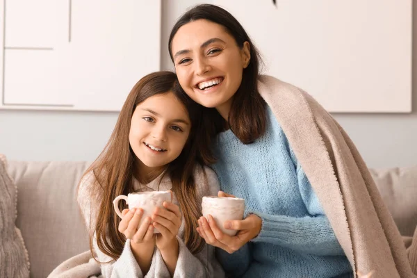 Little Girl Her Mother Cups Tea Sitting Home — Stock Photo, Image
