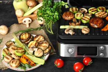 Lezzetli sebzeli modern elektrikli ızgara.