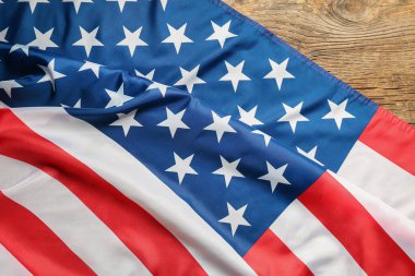 Tahta arka planda Amerikan bayrağı. Anma Günü kutlaması