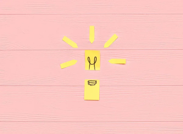 Sticky Papers Drawn Light Bulb Pink Wooden Background Insight Concept — Stock Photo, Image