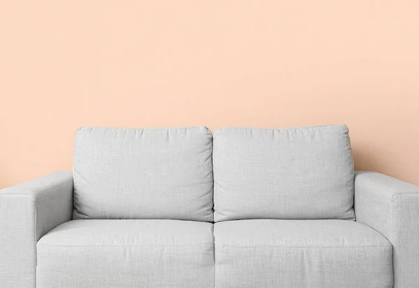 Grey Couch Beige Wall — Stock Photo, Image