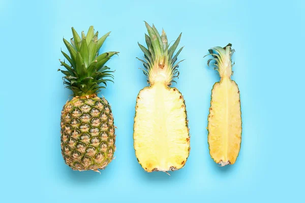 Fresh Cut Pineapple Blue Background — Stock Photo, Image