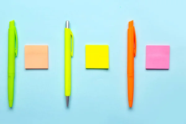 Colorful Sticky Notes Pens Blue Background — Stock Photo, Image