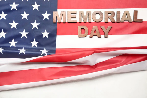 Tekst Memorial Day Flagą Usa Białym Tle — Zdjęcie stockowe