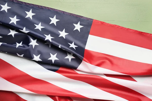 绿色木制背景上的美国国旗 悼念日庆祝活动 — 图库照片