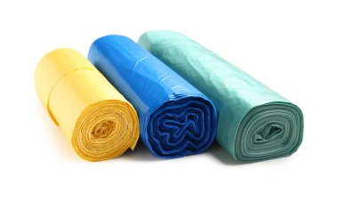 Beyaz arka planda izole edilmiş farklı çöp torbaları