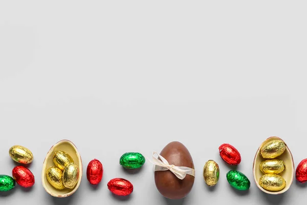 Sladká Čokoláda Velikonoční Vejce Bonbóny Šedém Pozadí — Stock fotografie