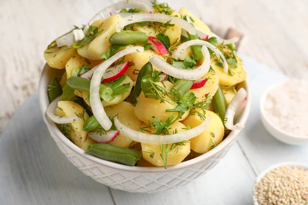 Bowl Tasty Potato Salad Vegetables Light Wooden Background Closeup — Stock Photo, Image