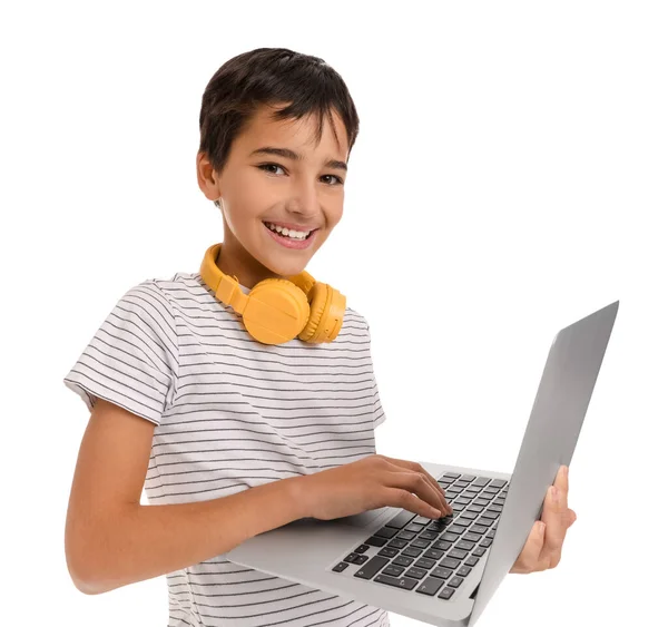 Mały Chłopiec Pomocą Laptopa Białym Tle — Zdjęcie stockowe