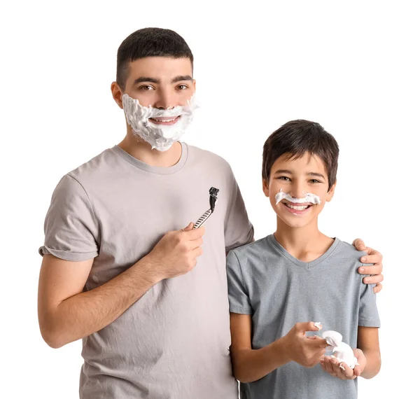 Ojciec Uczy Syna Jak Golić Się Białym Tle — Zdjęcie stockowe