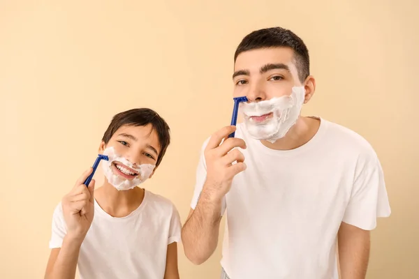 Father His Little Son Shaving Beige Background — Stock Photo, Image