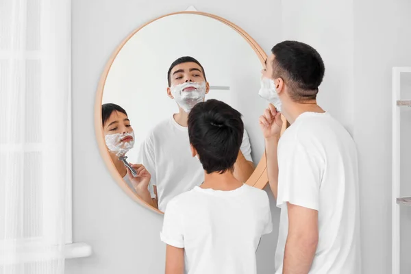 Morning Father His Little Son Shaving Bathroom — Stock fotografie