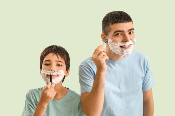 Man His Little Son Shaving Light Color Background — Stockfoto
