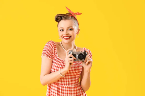 Young Pin Woman Photo Camera Yellow Background — Stockfoto