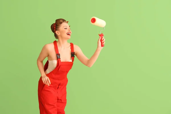 Young Pin Woman Red Uniform Paint Roller Green Background — Stock Photo, Image