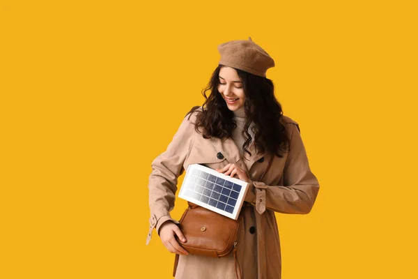 Teenage Girl Beret Portable Solar Panel Bag Yellow Background — Stock Photo, Image